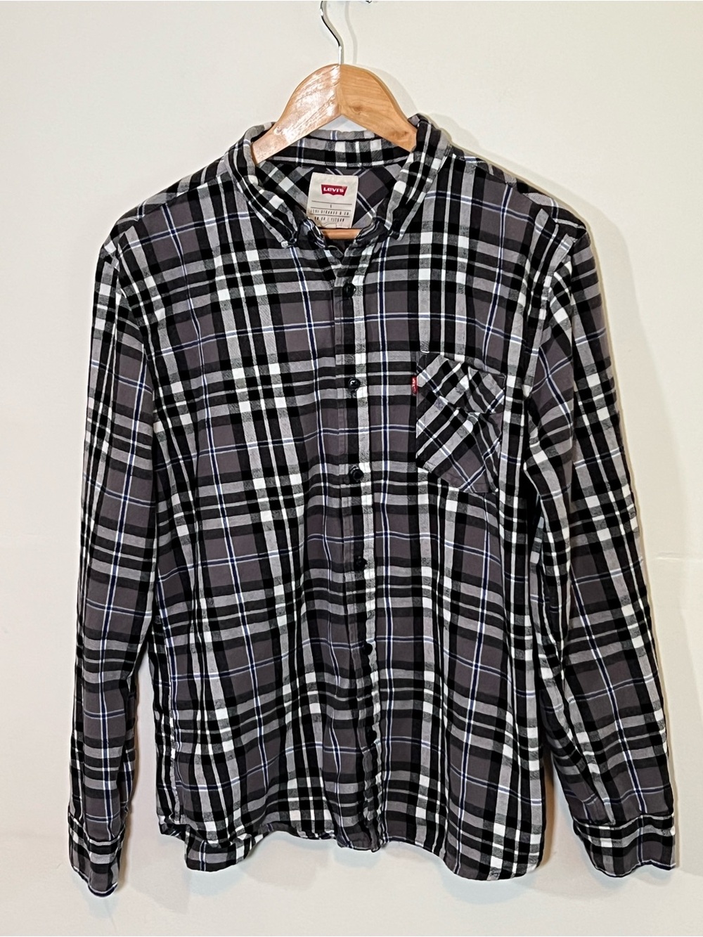 Levi’s Men’s Large Plaid Button Down Shirt Gray Black Long Sleeve Red Tab